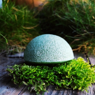 Tmavě zelený konjac  přírodní čistící houbička
